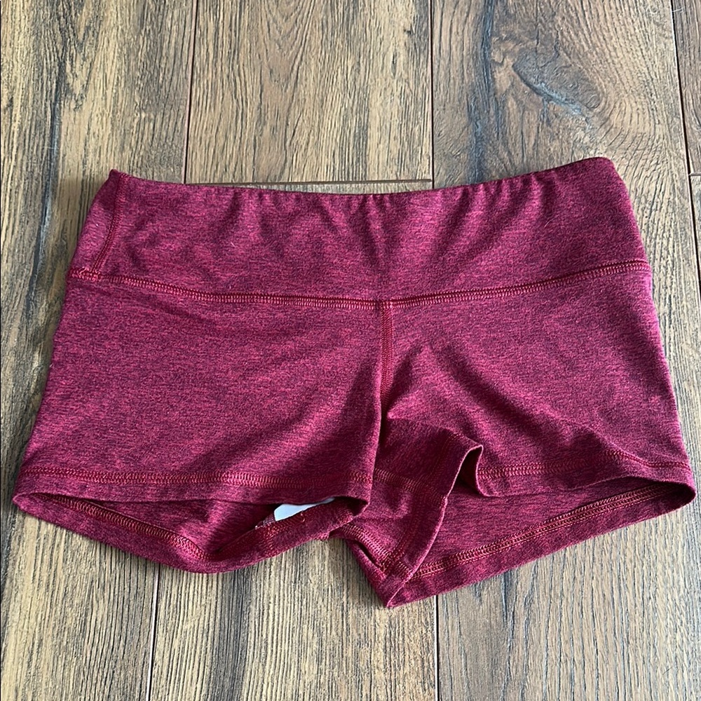 Fleo shorts size small